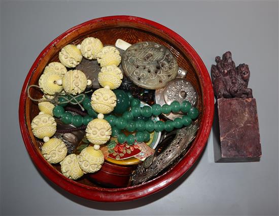 A quantity of assorted Oriental jewellery etc